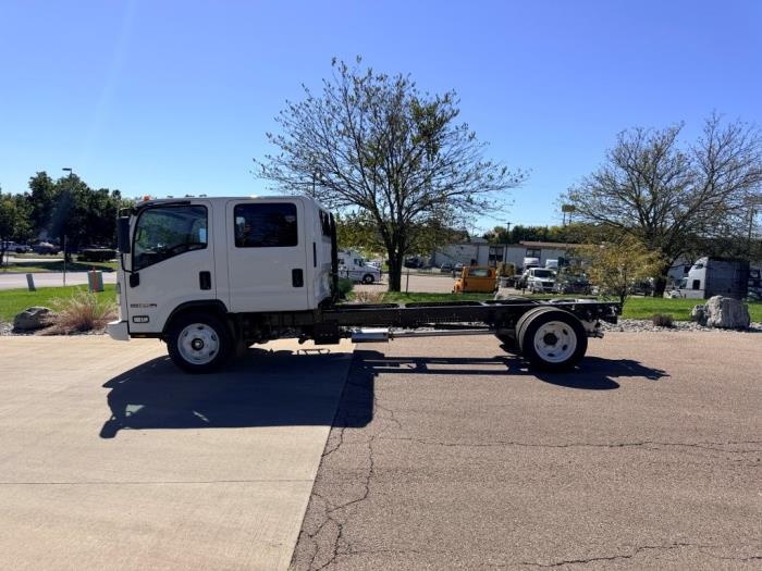2027 Isuzu NPR-HD-8