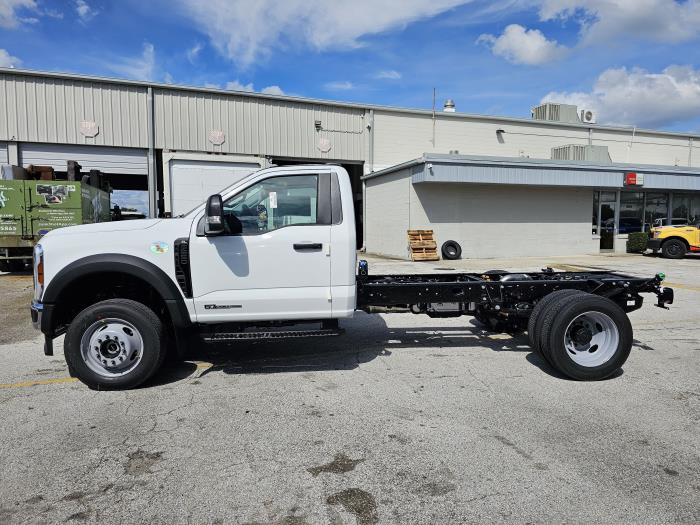 2027 Ford F-550-8