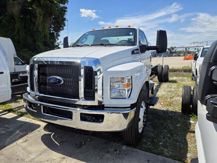 2027 Ford F-750-1