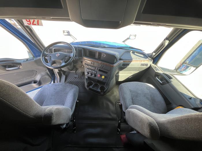 2022 International LT625-8