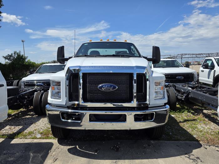 2027 Ford F-750-2