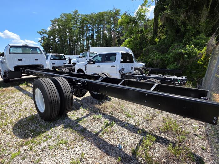 2027 Ford F-750-7
