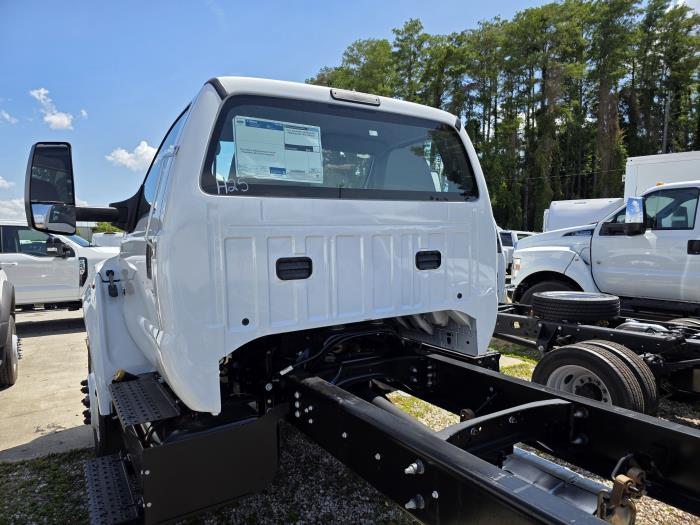 2027 Ford F-750-8