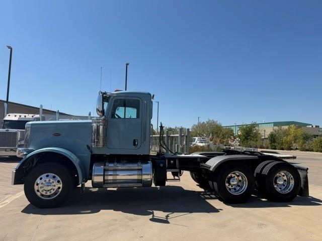 2024 Peterbilt 389-2