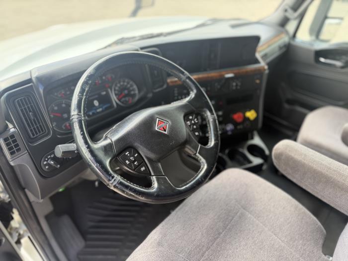 2022 International LT625-18
