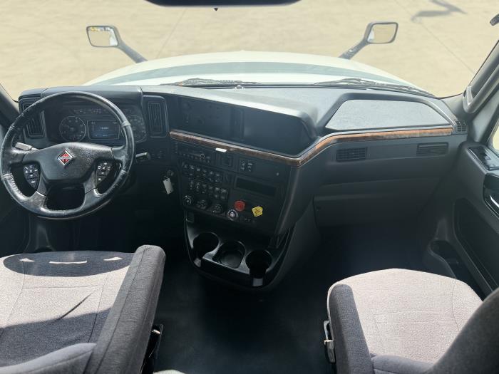 2022 International LT625-25