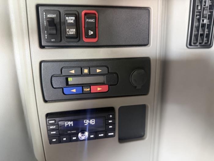 2022 International LT625-28