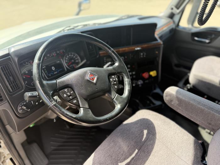 2022 International LT625-15