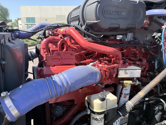 2023 Peterbilt 579-8