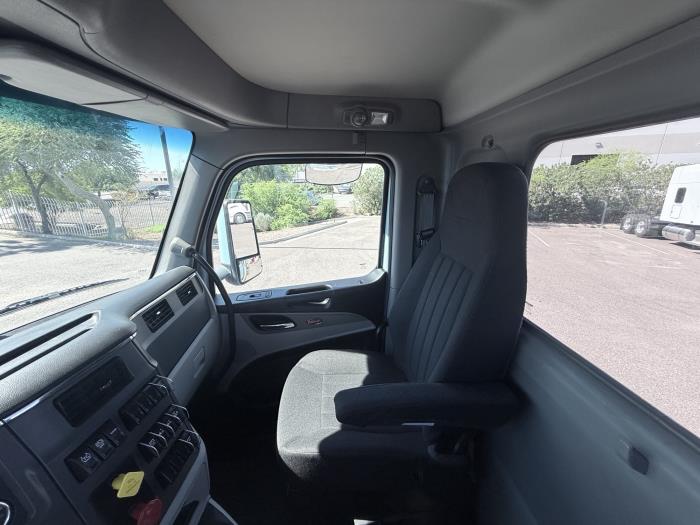 2023 Peterbilt 579-13