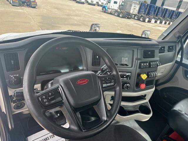 2022 Peterbilt 579-1