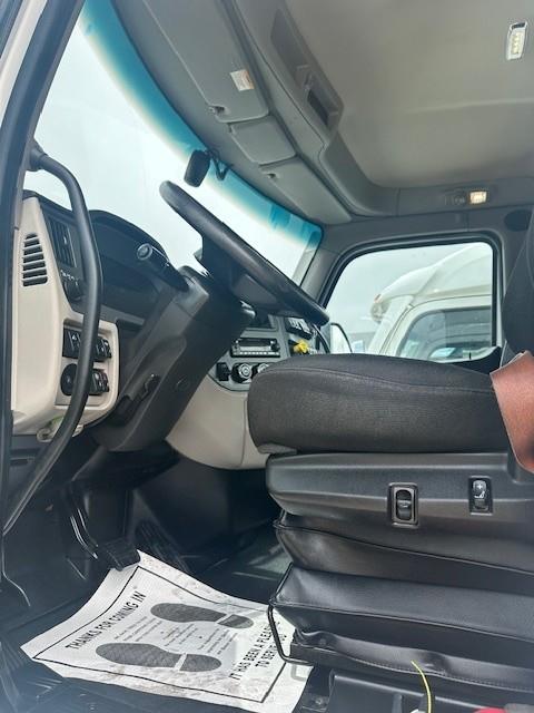 2022 Peterbilt 579-8