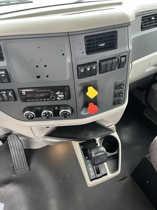 2018 Peterbilt 579-10
