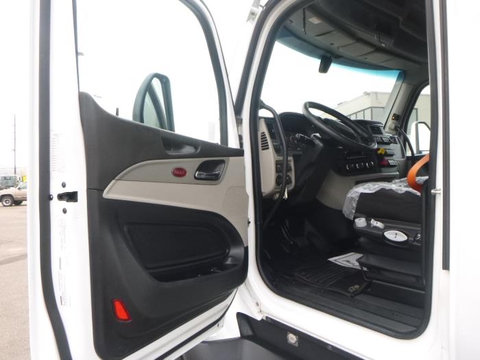 2023 Peterbilt 579-10