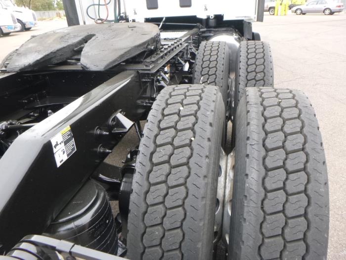 2023 Peterbilt 579-33