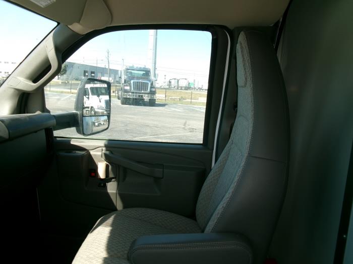 2023 Chevrolet Express 3500-12