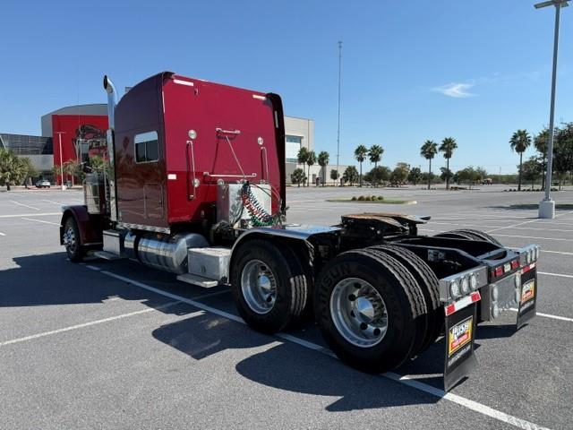2022 Peterbilt 389-2