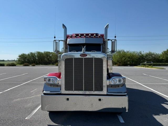 2022 Peterbilt 389-7