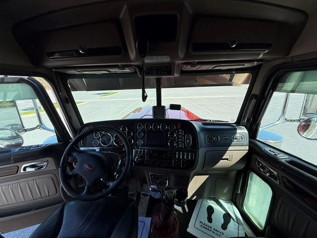 2022 Peterbilt 389-16