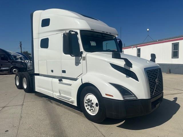 2022 Volvo VNL64T760-15
