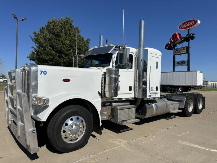 2023 Peterbilt 389-0