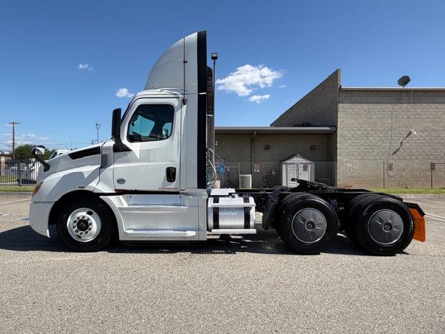 2019 Freightliner Cascadia-7