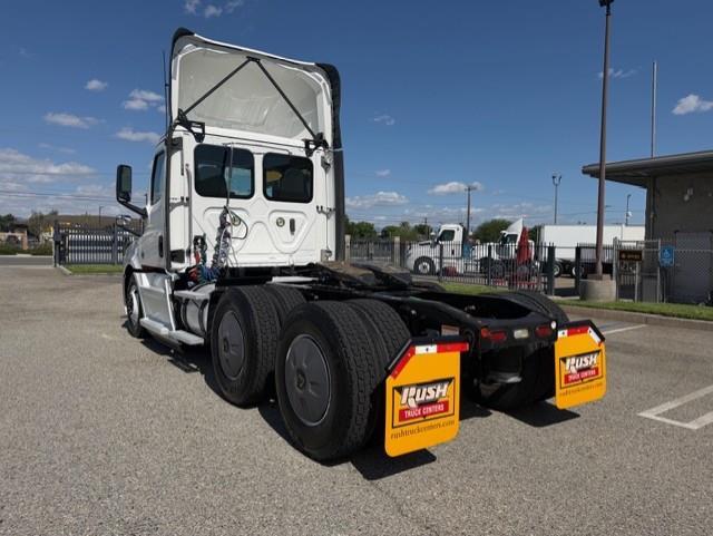 2019 Freightliner Cascadia-6