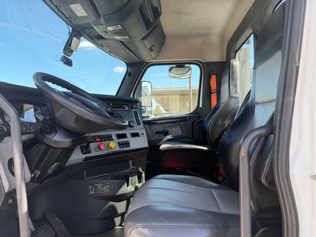 2019 Freightliner Cascadia-9