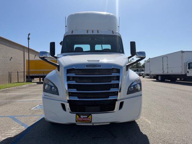 2019 Freightliner Cascadia-1