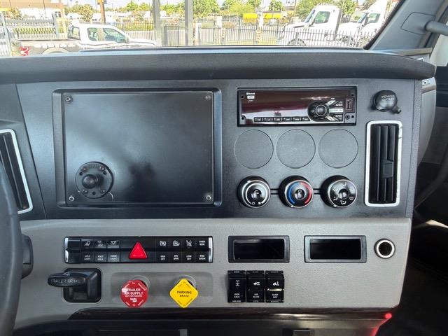 2019 Freightliner Cascadia-12