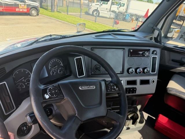 2019 Freightliner Cascadia-13