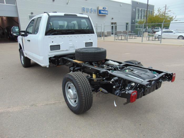 2027 Ford F-350-2