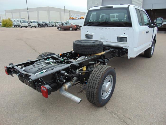 2027 Ford F-350-4