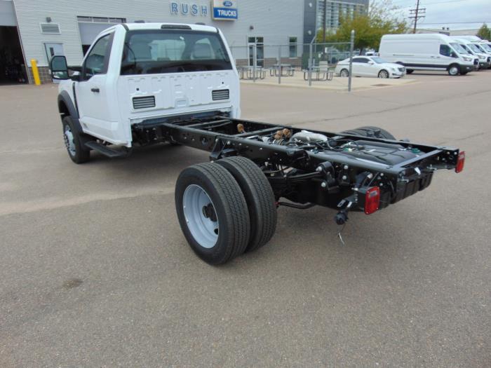2027 Ford F-550-3