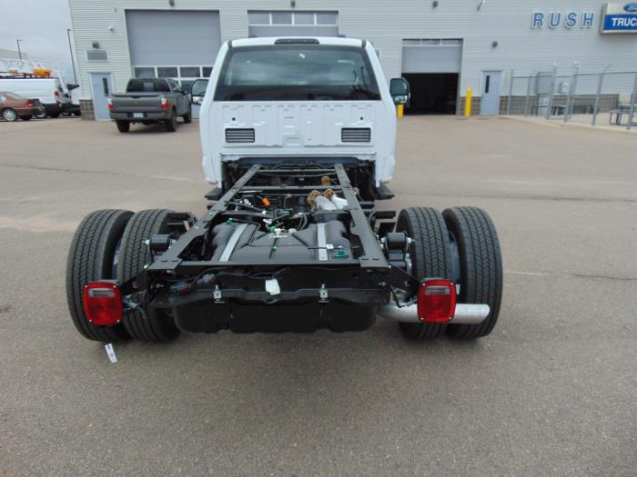 2027 Ford F-550-4