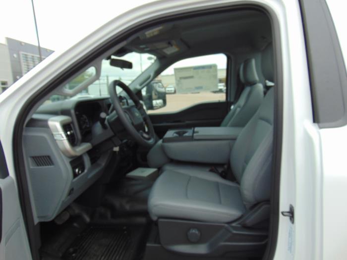 2027 Ford F-550-9
