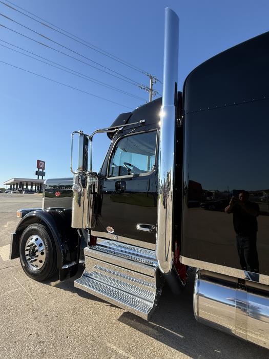 2027 Peterbilt 589-12