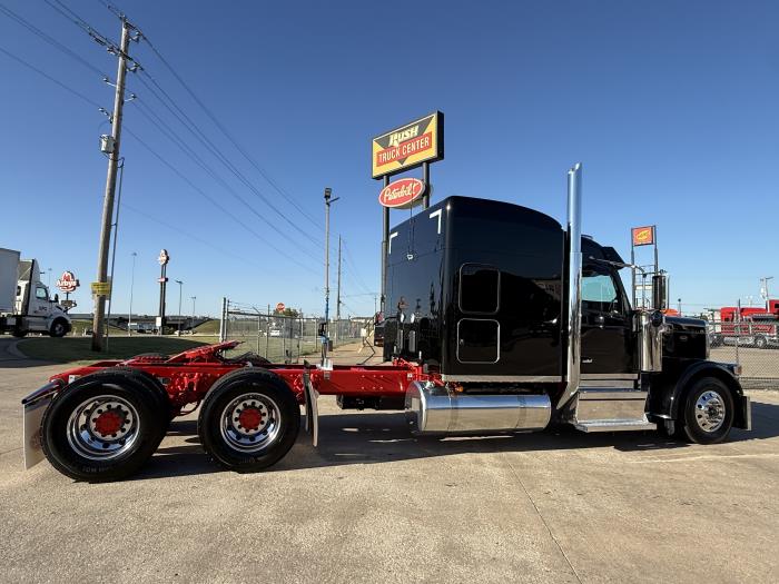 2027 Peterbilt 589-30