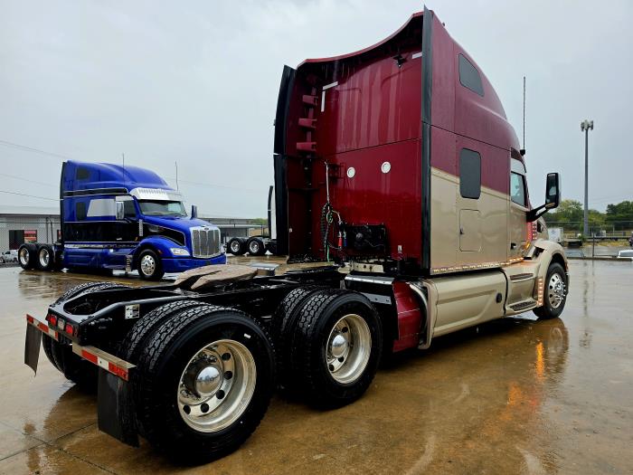 2021 Peterbilt 579-4