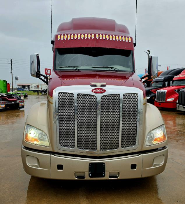 2021 Peterbilt 579-8