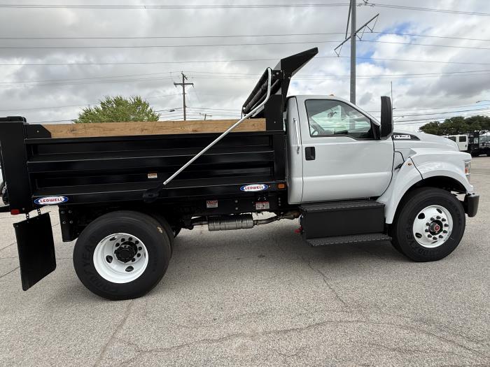 2027 Ford F-750 — photo 7