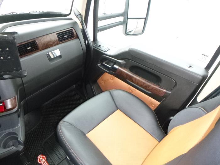 2023 Kenworth T680-17