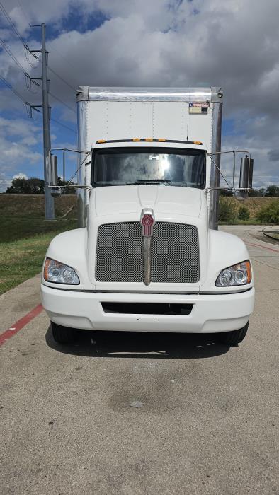 2022 Kenworth T270-1