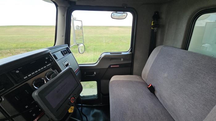 2022 Kenworth T270-29