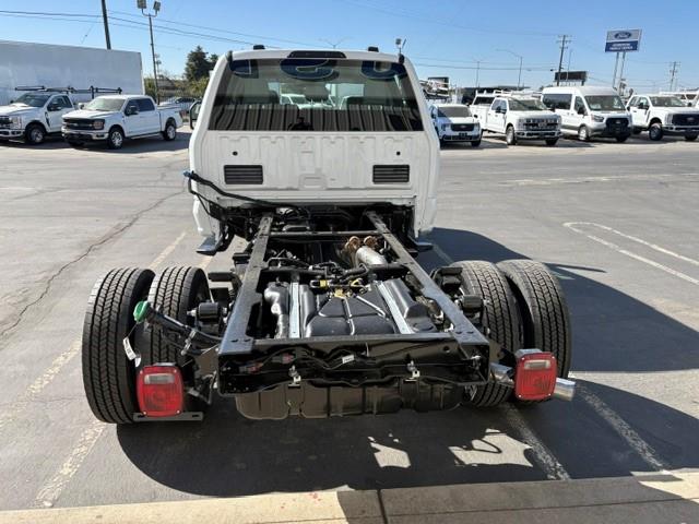 2027 Ford F-450-3