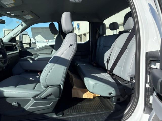 2027 Ford F-550-8