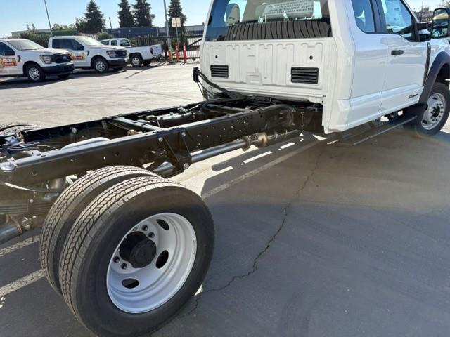 2027 Ford F-550-2