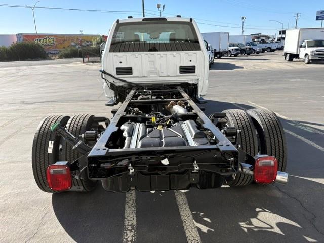2027 Ford F-550-4