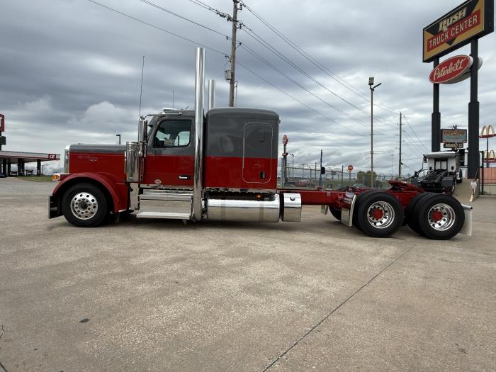 2027 Peterbilt 589-7