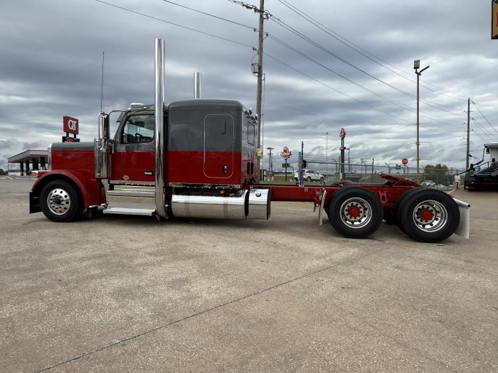 2027 Peterbilt 589-8